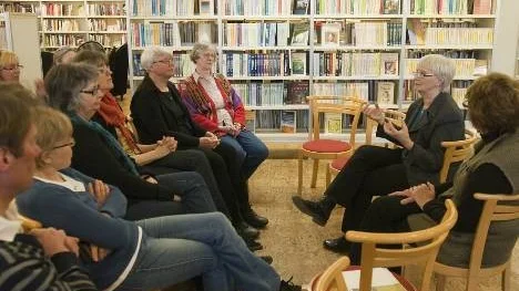 Författarkväll med Anita Salomonsson i biblioteket i Arvidsjaur. Samtalen med publiken handlade om hennes senaste bok, "Lika som kärlek".