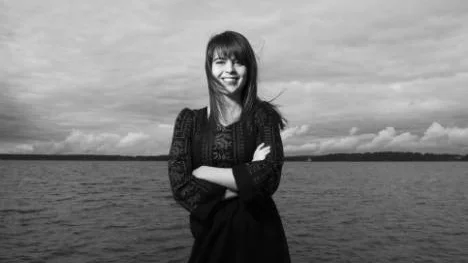 Efter några år som uppskattad liveartist debuterar 23-åriga Martina Lundberg från Klöverträsk på skiva. "The willow" får betyget godkänt av Mari Gustafsson.