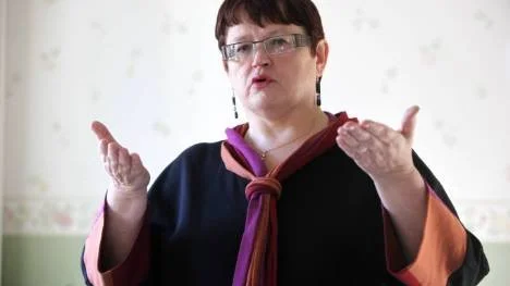 V gör gemensam front med S och MP. Enligt Siv Holma är jobben det centrala liksom rättvisefrågorna som hon anser har fått stryk av den borgerliga regeringen.