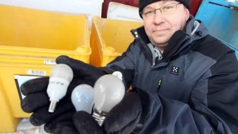 Kjell Lundholm, Pireva, vill gärna ha fler insamlingsställen för glödlampor och lågenergilampor. Men i nuläget saknas bra och arbetsmiljösäkra behållare.