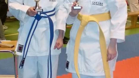 Selma Abdulal, Hortlax Karateklubb blev tvåa och Jennifer Malmlöf, Piteå Shotokan blev trea i Boden Open.