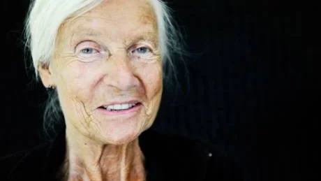 l Gun Johansson har varit verksam som textilkonstnär sedan 1960-talet och är även hon utbildad vid Högskolan för design och konsthantverk i Göteborg. Det är på Gun Johanssons initiativ som utställningen i Kina blivit av när hon vid medverkan vid Höstsalongen i Paris fick kontakt med TCG Nordica gallery i Kunming i Kina. Foto: Petra Isaksson