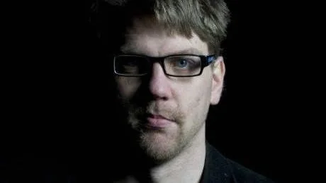 GÄSTAR LULEÅ. Under rättegången mot Anders Behring Breivik var Øyvind Strömmen inkallad som expertvittne. När nyheterna om terrordåden i Oslo nådde oss satt han och skrev en bok där stommen i arbetet utgjordes av flera av de texter Breivik bara några timmar tidigare hade publicerat på nätet. Det Strömmen ville varna för hade redan skett.