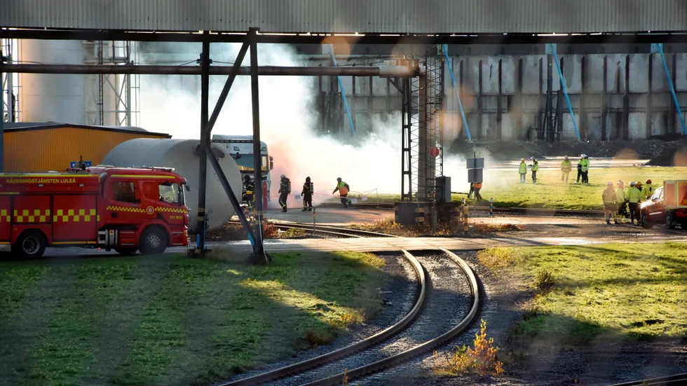 Här övar personalen på Linde Gas (tidigare AGA Gas) tillsammans med räddningspersonal.