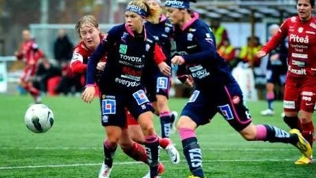 KAPTENEN. Sofie Persson, som inför säsongen lämnade Tyresö för Piteå, stannar ett år till.