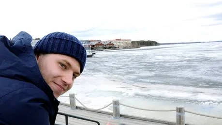 NYFÖRVÄRVET. Andreas Hjelm anlände redan den 10 april till Luleå. Det var sista dagen hans gravida sambo Lisa fick flyga. Nu väntar två äventyr ? att bli förälder och elitserien med Luleå Hockey.