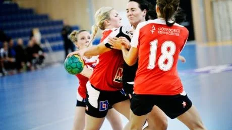 l Annica Sundqvist i svart.