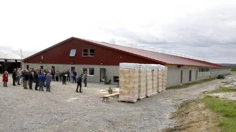 Måndagens invigning av Norrbottens största mjölkgård samlade många företrädare för olika delar av näringen i Sjulnäs.