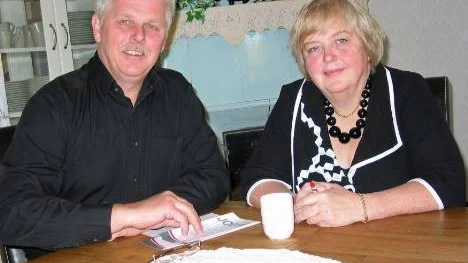 Jan Öhrvall och Britt Hällerstrand poängterar att den arbetskraft som Jobbcentralen tar emot som praktikanter och/eller anställer inte är reserverad för det sociala företaget. "Det står alla företag fritt att erbjuda dem arbete.