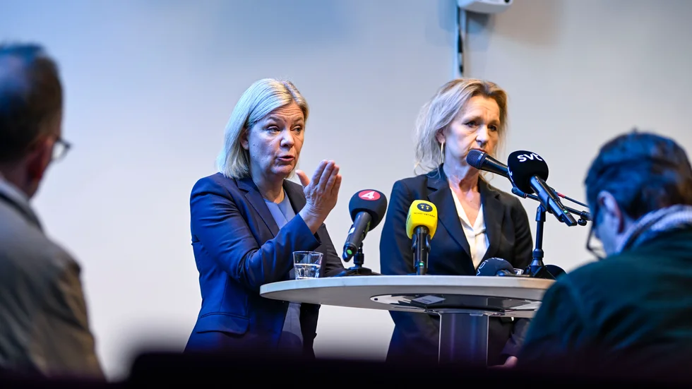 Statsminister Magdalena Andersson (S) och kommunstyrelsens ordförande Boel Godner (S) under en pressträff vid statsministerns besök i Södertälje på tisdagen.