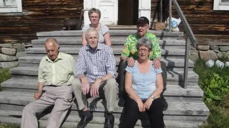 Här ses Öjagårdens personal Karin Svensson och Lili-Ann Holm samt pensionärerna Roland Ögren, Henning Lundström och Östen Granström som alla hade en härlid dag i Gallejaur