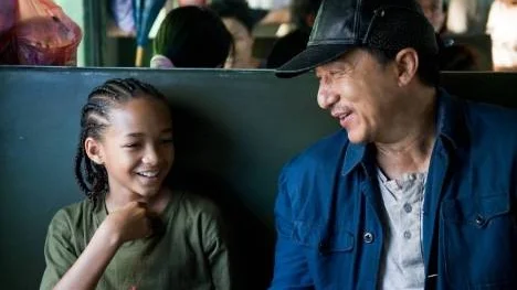 Jaden Smith som "Dre" och Jackie Chan som "Mr. Han" i 2010 års version av kultrullen Karate Kid.
