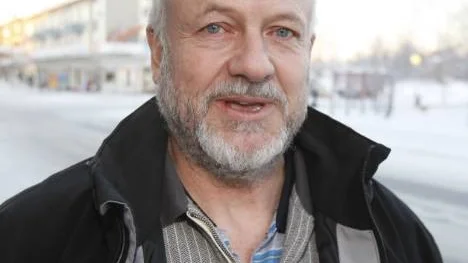 Peter Christensen, lotskoordinator på Framtid i norr kunskap och utveckling, hjälper nyanlända flyktingar ut i samhället.