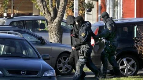 Den 23 oktober slog polisens nationella insatsstyrka till i Piteå, tillsammans med lokal polis. Nio misstänkta greps. Nu har fem åtalats för grov utpressning och grovt övergrepp i rättssak, respektive anstiftan till detta.
