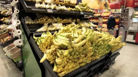 Tonåringar är ofta miljömedvetna och kan berätta att arbetarna på bananplantagerna både blir sjuka och till och med dör av besprutningarna. Då kan ekologiskt och rättvisemärkt kännas motiverat, trots skillnad i pris.
