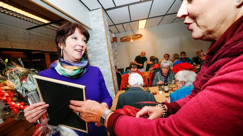 Prisad chef. Norrbottensteaterns chef Karin Enberg fick på tisdagskvällen ta emot priset som Årets Yrkeskvinna. Prisutdelare var Ewa Gunell, ordförande i BPW Luleå.