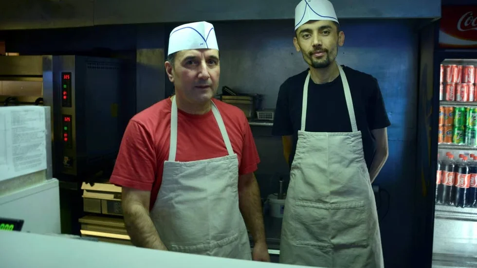 Ali Deniz och Deniz Örs är laddade för en hektisk dag på jobbet.