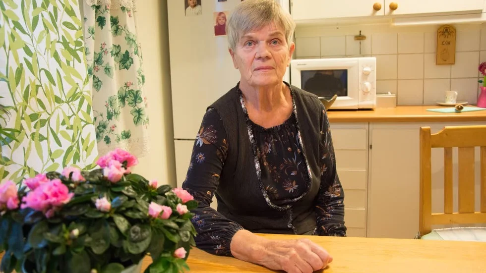 Under måndagen kunde Kuriren berätta om Aune Johansson som blev lurad av en person som utgav sig för att vara hennes släkting. Nu är bedragaren häktad.