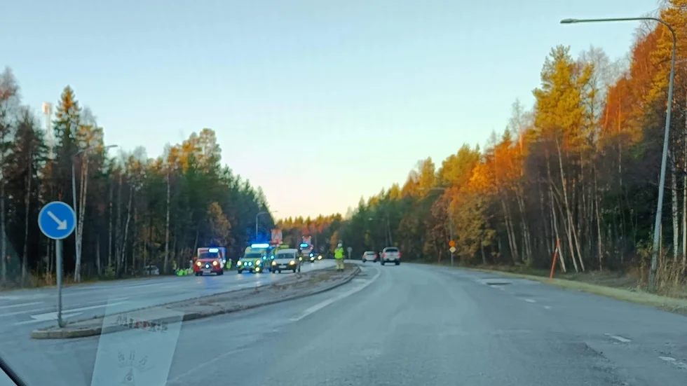 En personbil körde i diket på Hertsövägen på måndagsmorgonen. Enligt SOS Alarm är det halt på vägarna.