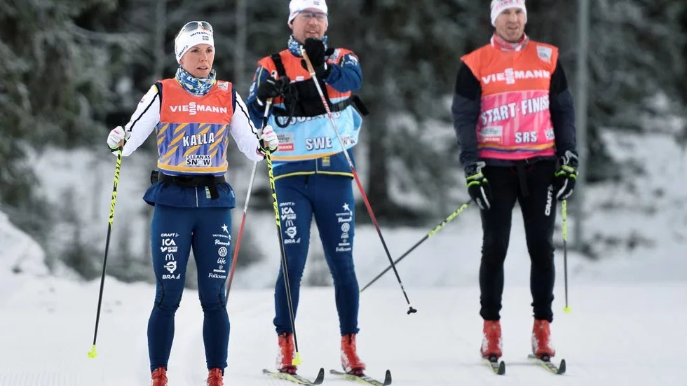 Charlotte Kalla tillsammans med vallare Mats Eklund och tränaren Magnus Ingesson.