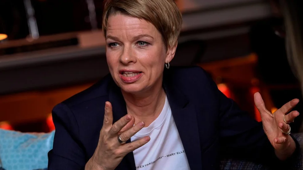 Linn Ullmann är aktuell med den självbiografiska romanen "De oroliga".