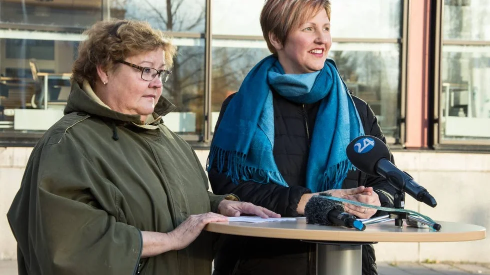 Nej till folkomröstning. Socialdemokraterna i Luleå, med kommunalrådet Yvonne Stålncake och barn- och utbildningsnämndens ordförande  Carina Sammeli  i spetsen, säger nej till en folkomröstning om framtidens skola.