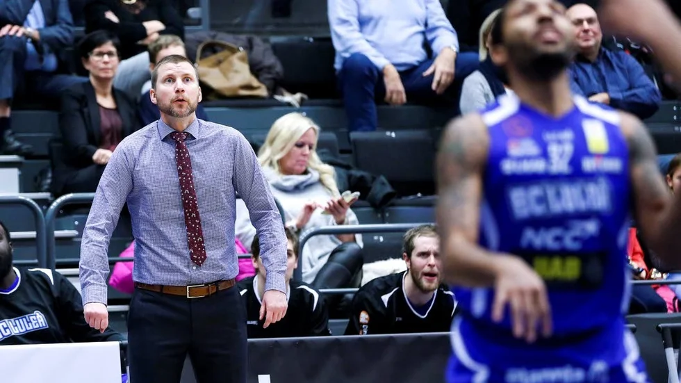 Varnar. Att serieledarna, BC Luleå, ställs mot jumbon, Umeå, är ingen garanti för hemmaseger menar tränare Peter Öqvist.