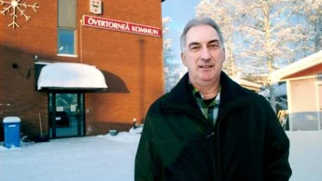 KAN INTE ÖKA. I och med att fler ensamkommande flyktingbarn kommer till Sverige 2012 måste kommunerna dubblera sitt mottagande. Övertorneå kommun kan inte göra en sådan ökning, menar Roland Kemppainen (S), kommunalråd i Övertorneå.