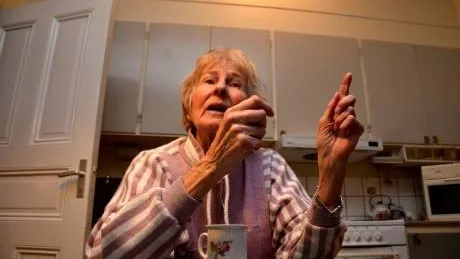 ETT BREV. " Jag har tänkt på att skriva ett brev till Aaro och berätta om mina tankar kring flytten och det som händer i Malmberget", säger Ingrid Eriksson. Foto: Kenth Bergmark