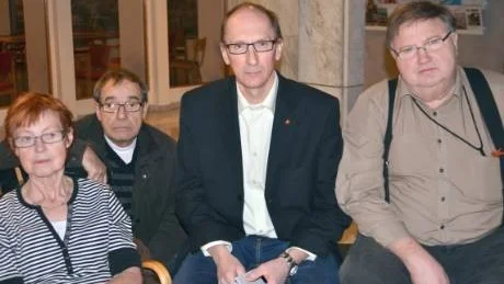 SKAMLIGT. Det är skamligt att kommunfullmäktige inte debatterar sjukhusfrågan, anser Iris Hedlund, Martin Lång, Kurt-Åke Andersson och Ronnie Nordqvist, från aktionsgruppen för Kalix sjukhus.