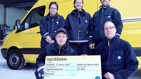 SVERIGEBÄST. För andra året har Postens logistikpersonal i Kalix visat var skåpet ska stå avseende träffsäkra leveranser. Några av dem är från vänster längst bak Anders Bergström, Mats Öberg och Mats Lundbäck. Sittande Stefan Angeria samt filialchef Lars Öqvist.