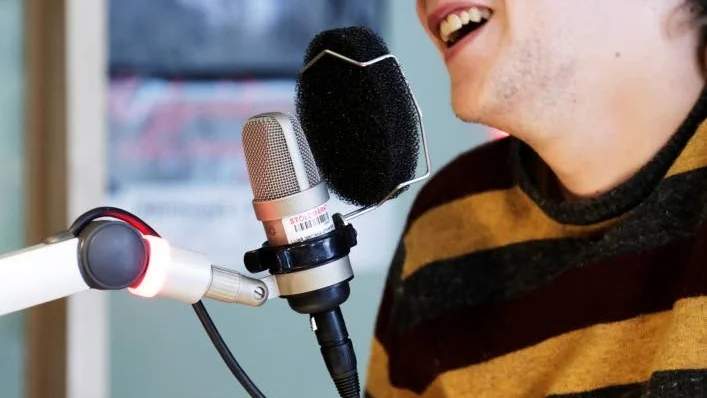 Förutom att var aktiv i PiteFM håller Samuel på en del med poddar själv. Tillsammans med en kompis på skolan gör han "Lajvpodden", och lyssnar mycket på andras podcasts.