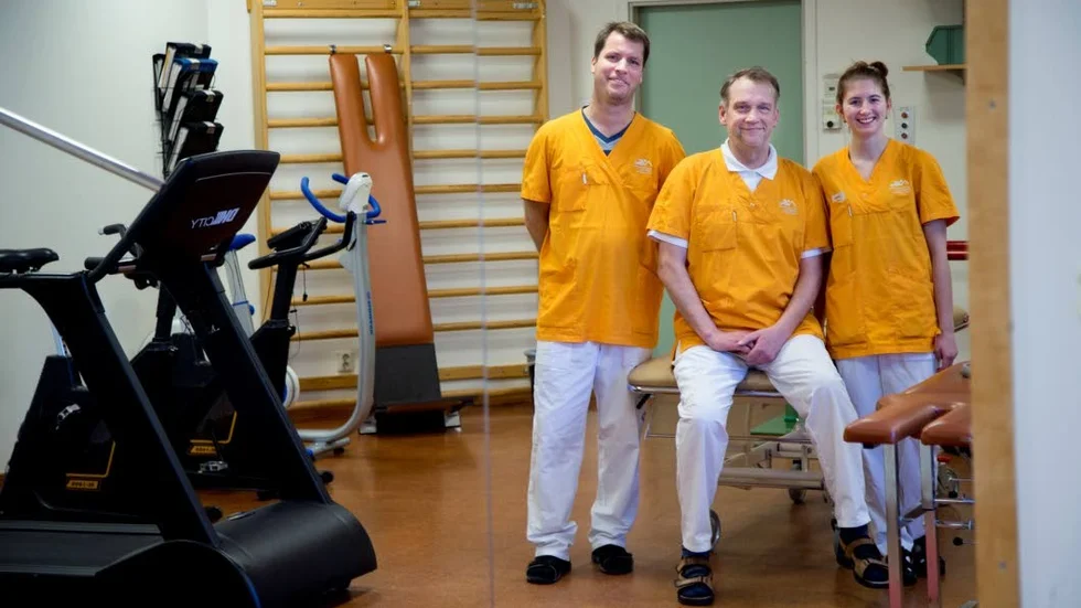 Motiverar patienterna. Fysioterapeuterna Magnus Nilsson, Tomas Johansson och Emma Åström ser att patienterna blir motiverade av att få fysisk aktivitet på recept.