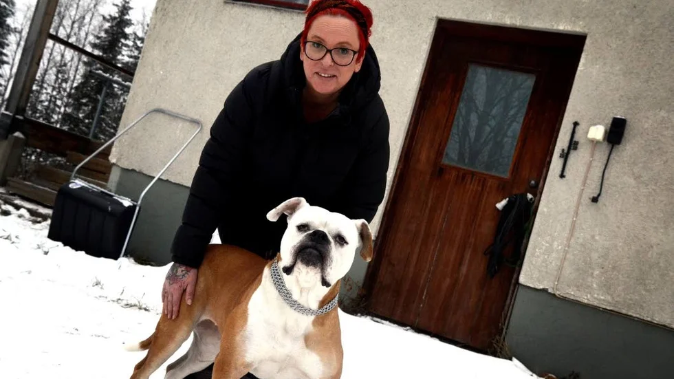 Från Irland. Lotta Pettersson tillsammans med femåriga tiken Isabell. De deltar i SVT:s "Sveriges fetaste hundar".