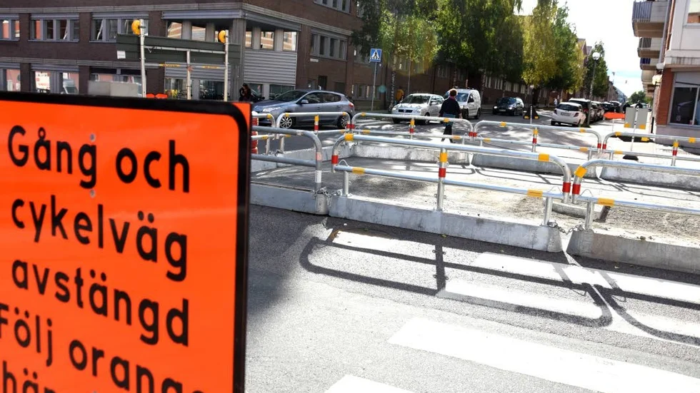 Ett minne blott? Ja, nu kanske de ständiga påkörningarna av stolpen i korsningen Smedjegatan-Sandviksgatan äntligen kan upphöra.