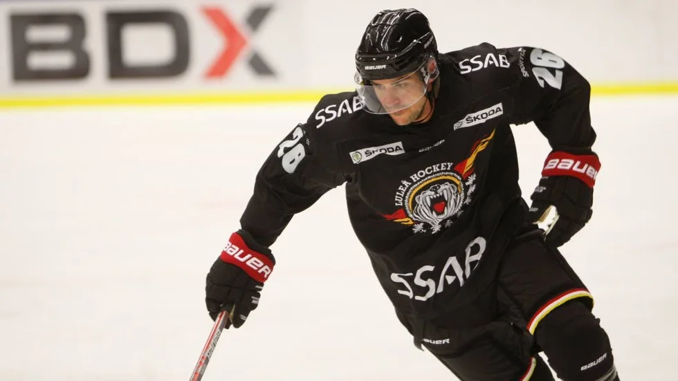 Hjälpa. Det är inte bara på isen som Joey Hishon hoppas kunna bidra. Han vill också hjälpa klubbens juniorer, vilket han har gjort på hemmaplan.