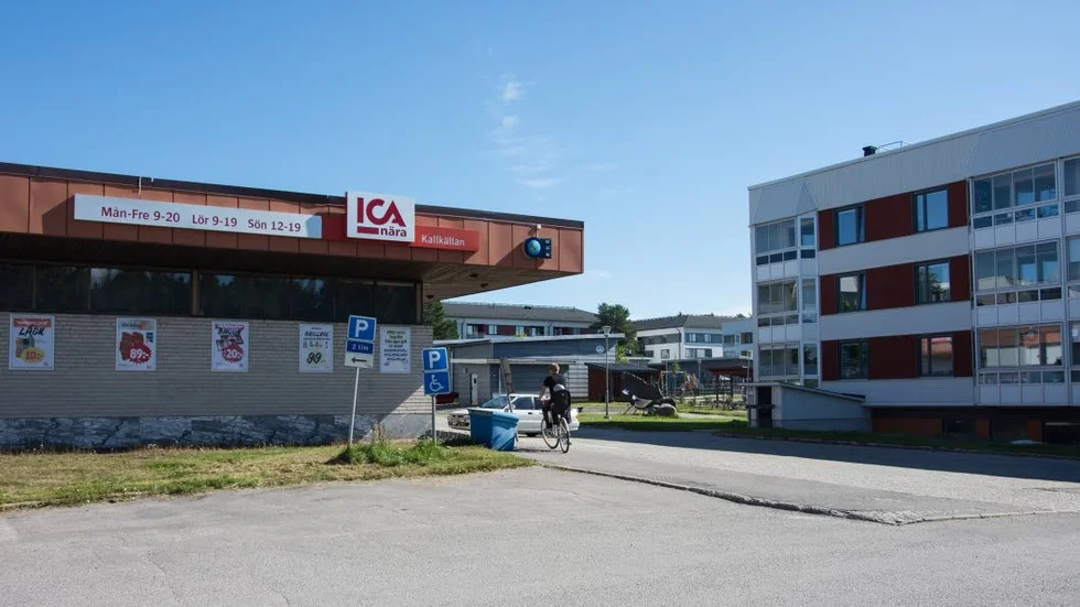 Rikshem vill riva. Rikshem vill riva butiken för att bygga nya, moderna butikslokaler samt bostäder. Det kan bli 60 hyreslägenheter i två punkthus.