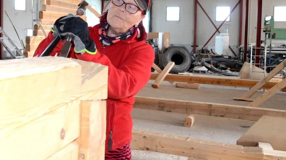 KNUTTIMRING. Inga-Lisa Bengtsson Dantoft är en av de som arbetar ideellt med att bygga upp Särkilax kyrka.