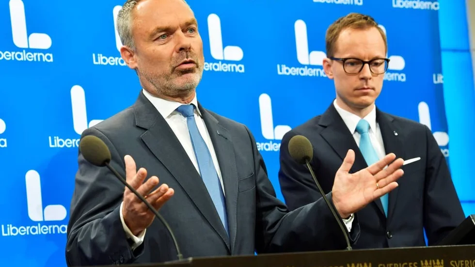 Satsar på skolan. Partiledaren Jan Björklund och ekonomiskpolitiske talespersonen Mats Persson presenterar Liberalernas budget.