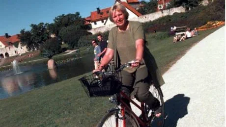 Ute och cyklar. Foto: Scanpix