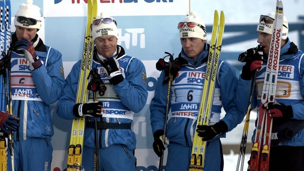 Silverlaget. Det var inga muntra miner i det svenska stefettlaget efter bronset, som senare blev silver, i Lahtis 2001. Laget bestod av Urban Lindgren, Mathias Fredriksson, Per Elofsson samt Magnus Ingesson.