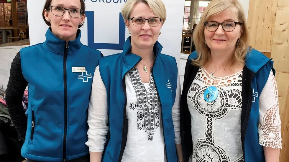 Vårdförbundets styrelseledamöter. Vårdförbundet Norrbotten representerat av Camilla Eriksson Sundberg (t.v), Maria Almqvist (mitten) och Lisa Karlsson. De bjöd på kaffe och choklad på Sunderby sjukhus under Internationella sjuksköterskedagen.