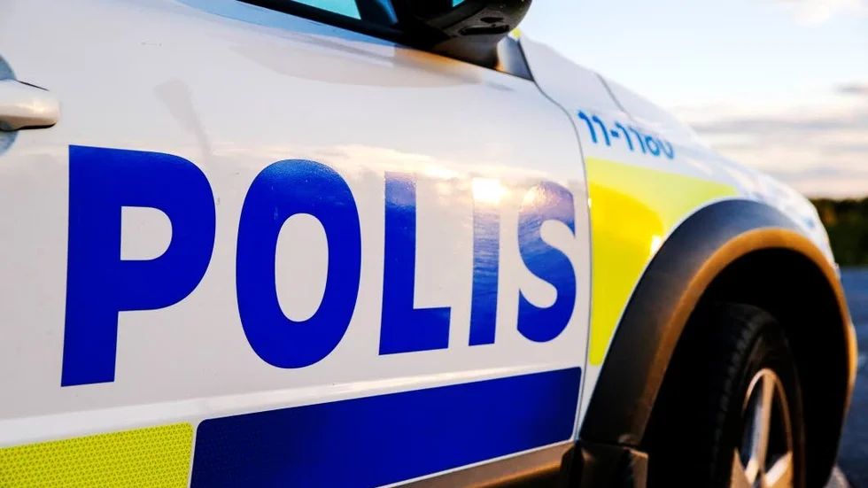 Polisen utreder en stöldräd i ett hem, närmare bestämt i garaget.