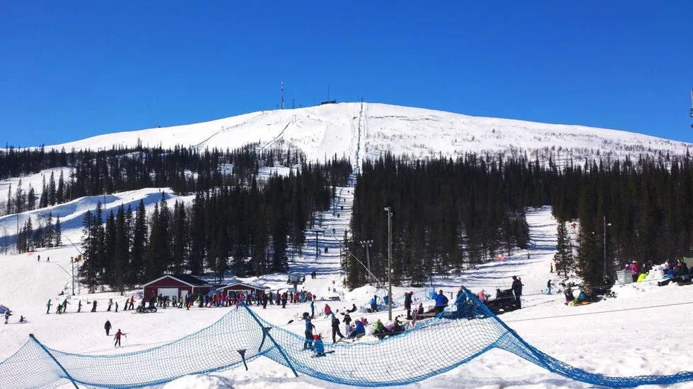 Skidgymnasiet och föreningarna får nyttja Dundret säsongen ut. En ovanlig överenskommelse säkrar den lösningen.