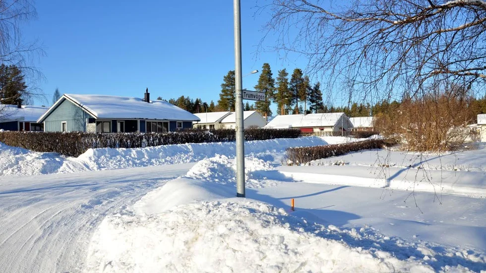 Två inbrott inträffade på Trumvägen i Hamptjärnmoran i helgen 4 och 5 mars, eller mellan lördag och söndag. De andra inbrotten ägde rum på Klavervägen och Fagottvägen.