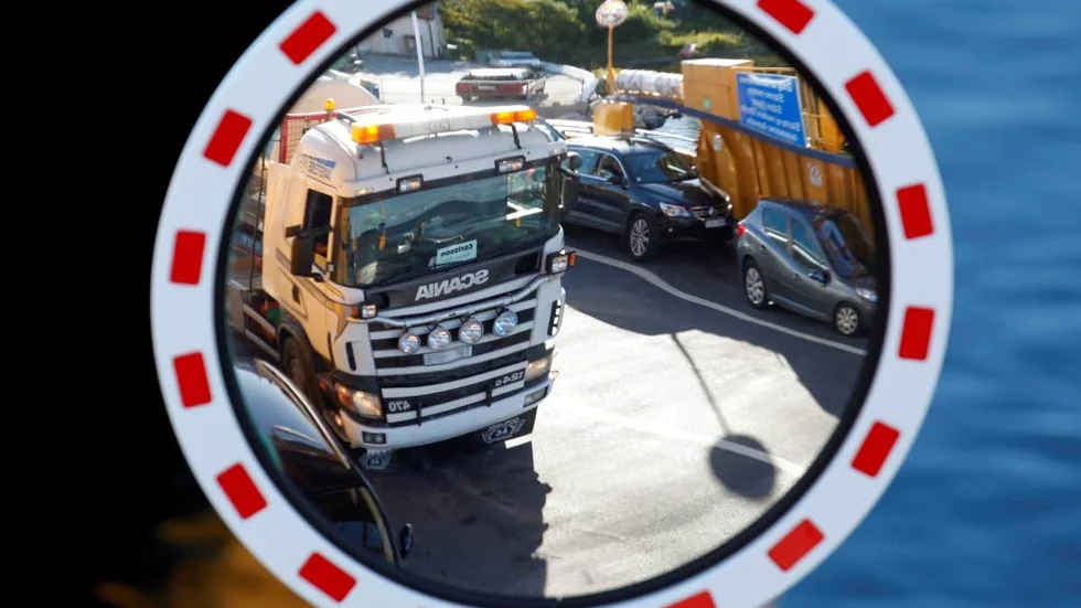 Livsnerv. Den enda förbindelsen med Gotland är färjan, som tar alla varutransporter som företagarna på Fårö behöver.