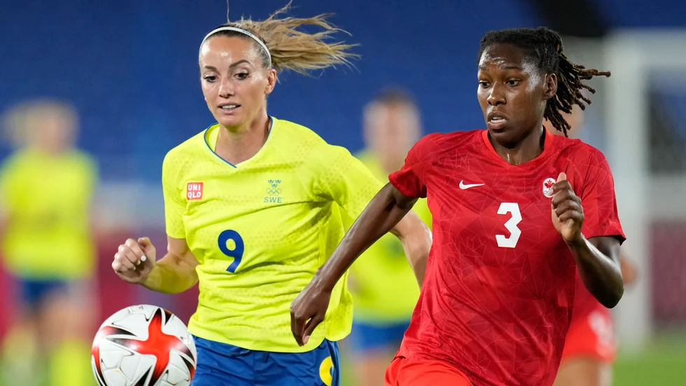 Kadeisha Buchanan tog OS-guld med Kanada efter att ha finalbesegrat Kosovare Asllanis Sverige. Arkivbild.