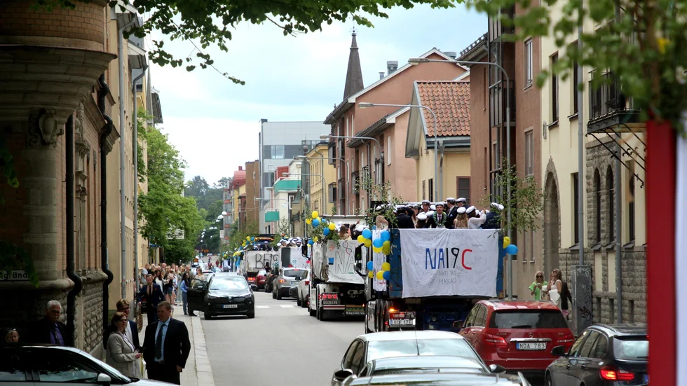 Studenterna firade hela natten och det blev mycket fylla att hantera för polisen. Studenterna på bilden har inget med innehållet i artikeln att göra.