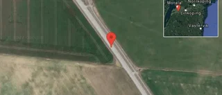 En personbil i olycka