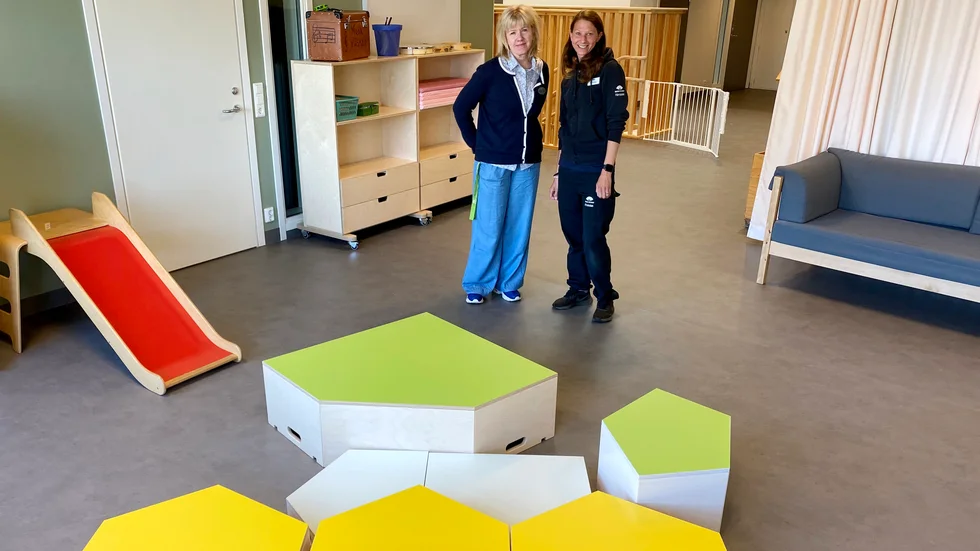 Rektor Katharina Vigren och förskollärare Anna Hargegård kan äntligen börja ta emot barn till nya Förskolan Råssnäs.